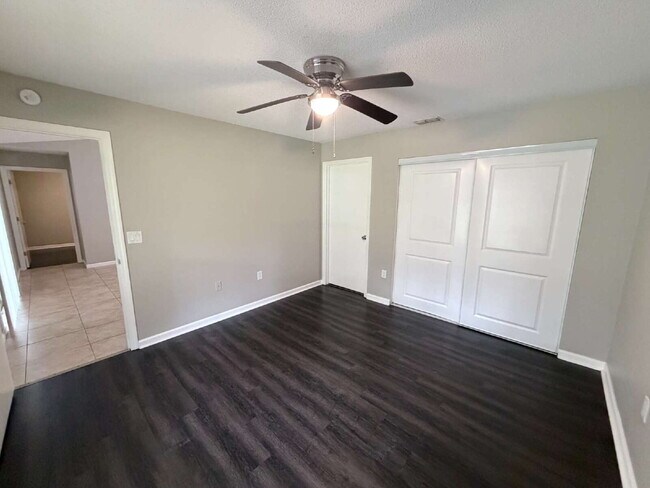 Building Photo - 4 Bedroom Home for Rent in Lakeland!