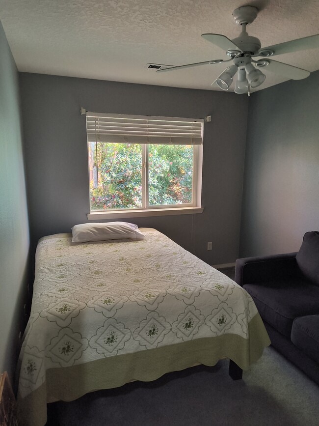 Bedroom 2 - 6334 SW Vinwood Ter