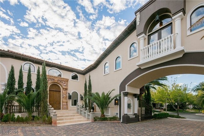 Building Photo - 8801 Palm Greens Ct