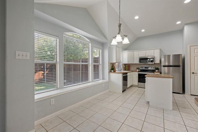 Building Photo - 3605 Villanova Dr