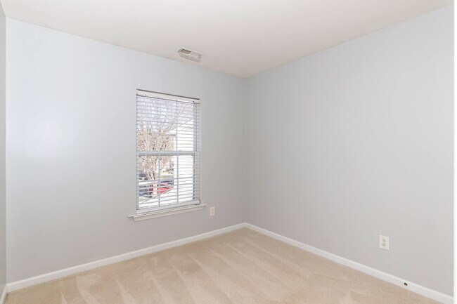 Building Photo - Beautifully Maintained 3 Bedroom Home!