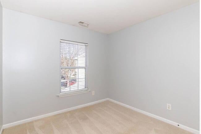 Building Photo - Beautifully Maintained Home!