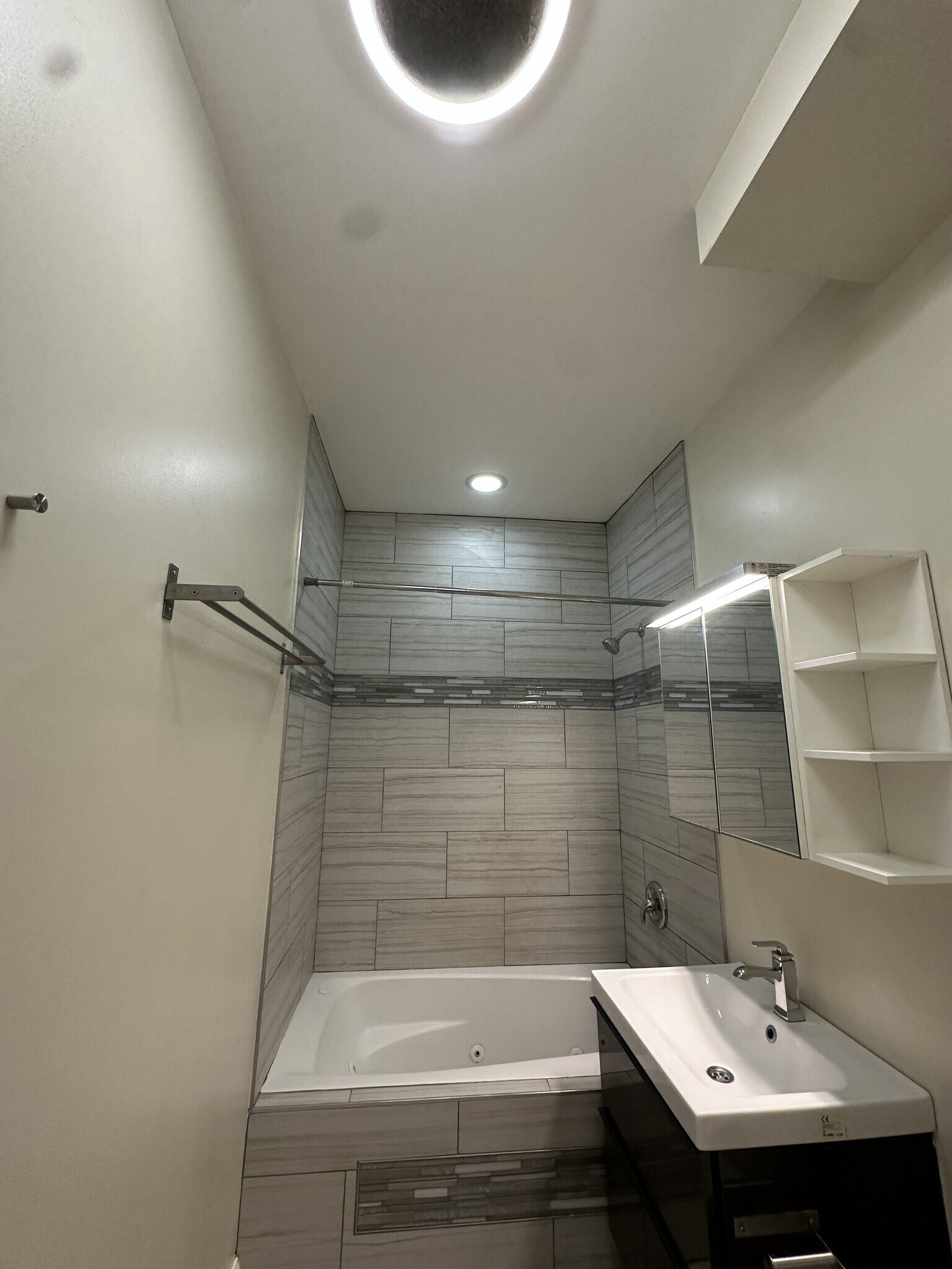 Building Photo - 10452 S Maryland Ave