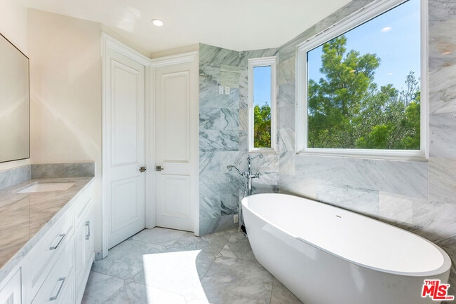 Building Photo - 363 S Saltair Ave