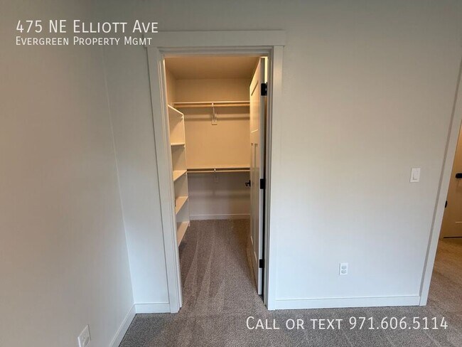 Building Photo - 475 NE Elliott Ave