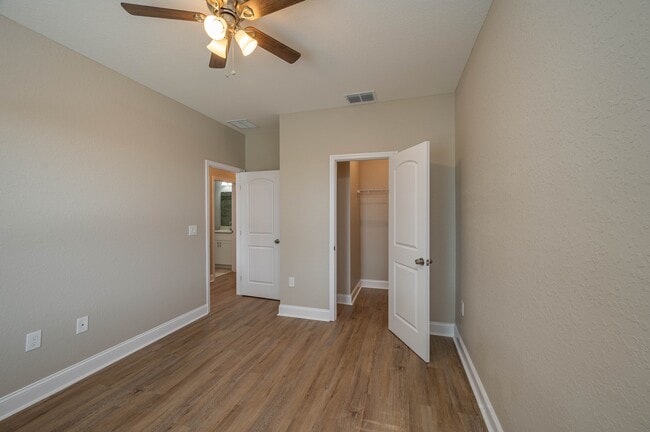 Building Photo - 1047 Oak Hammock