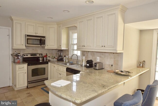 Building Photo - 11778 Hollyview Dr