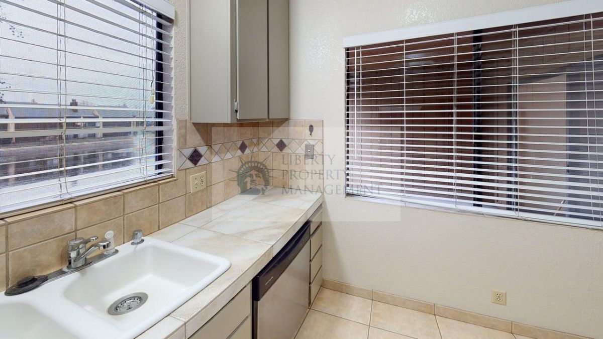 Building Photo - 2905 Niagra St