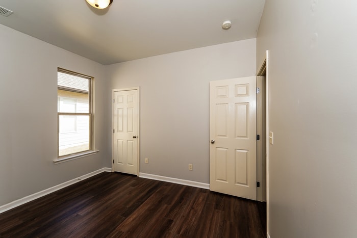 Building Photo - 1052 Washington Dr