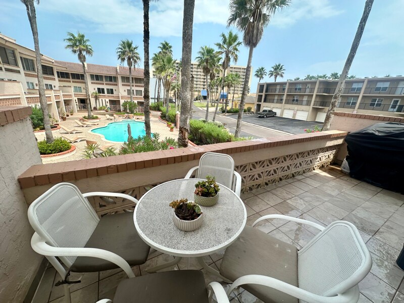 Building Photo - 112 E Coronado Dr