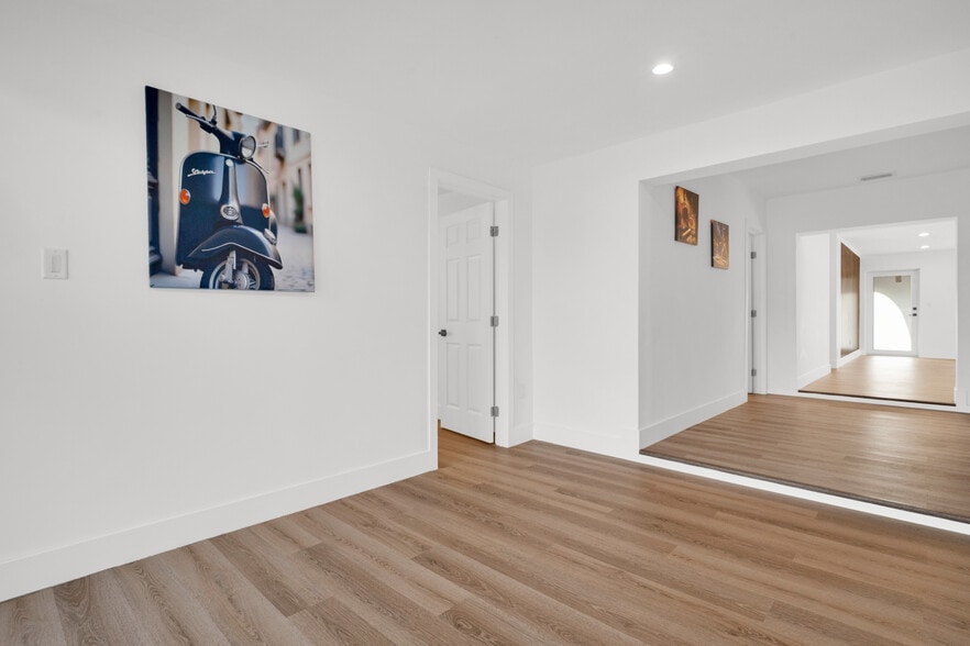 Building Photo - 4701 SW 104th Ct