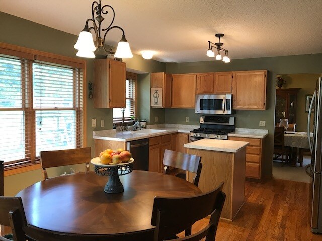 Building Photo - 16842 Hanover Ln