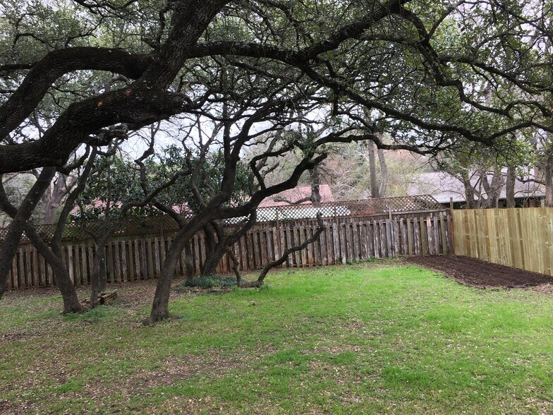 Building Photo - 2400 Dijon Dr
