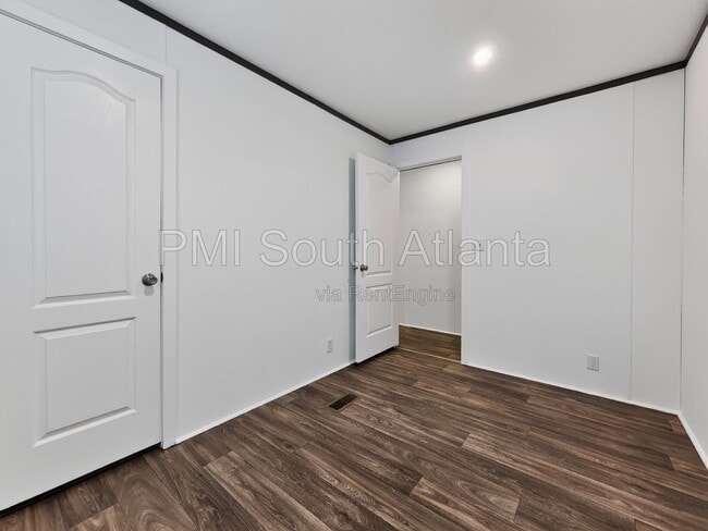 Building Photo - 2621 Jeffersonville Rd
