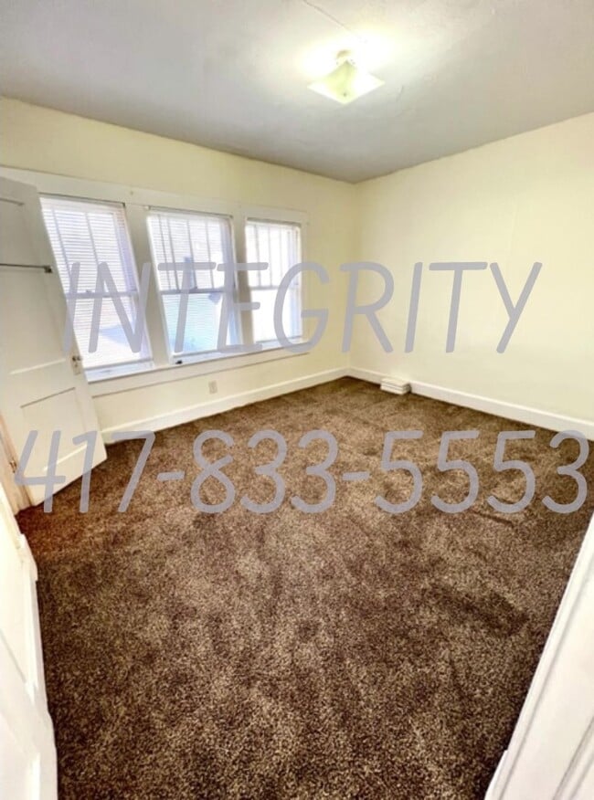Building Photo - 517 W Minota St