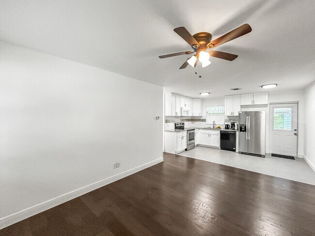 Building Photo - Move-In Ready 3-Bedroom Home with Private Fenced Backyard!