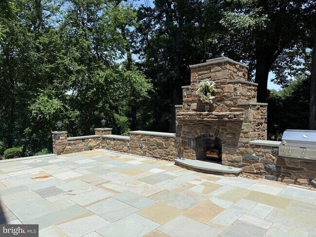 Building Photo - 1714 Hickory Hill Rd