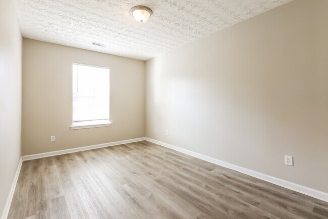 Building Photo - 896 Madison Ct