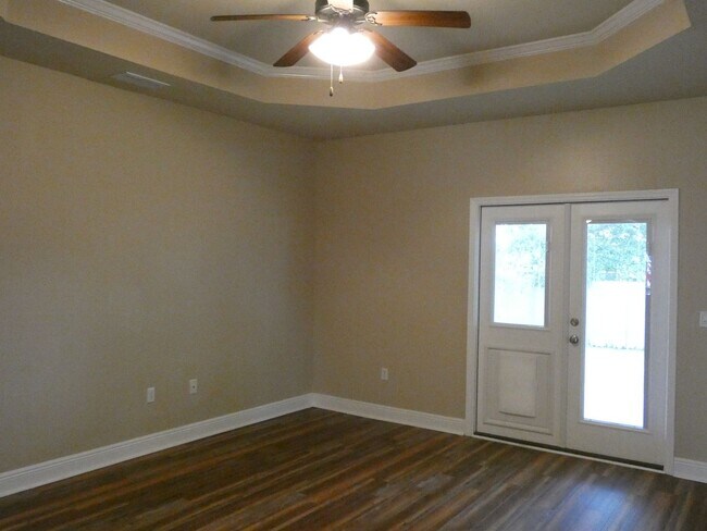 Building Photo - 3-Bedroom All Brick Home - Terra Bella