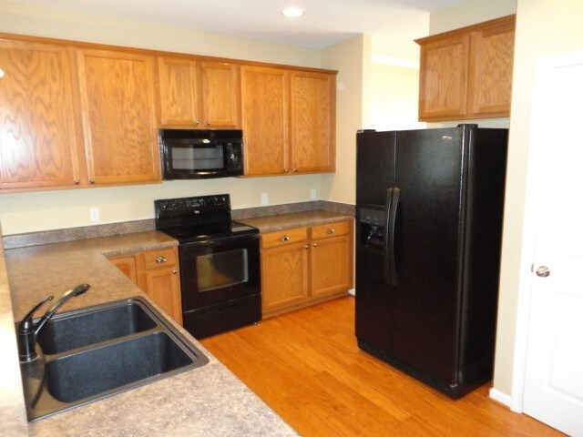 Building Photo - 6878 Coopers Hawk Trl