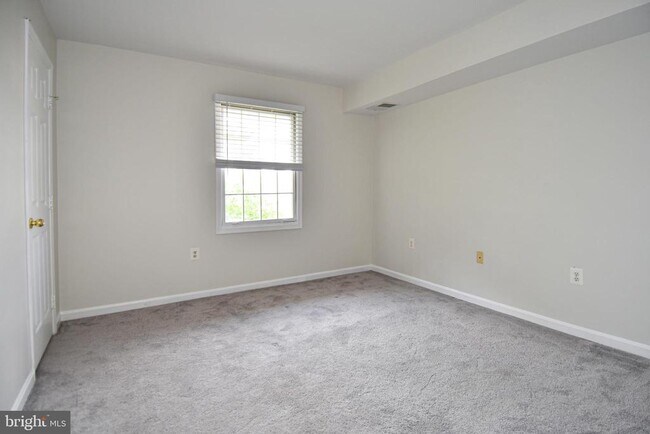 Building Photo - 114 Westwick Ct