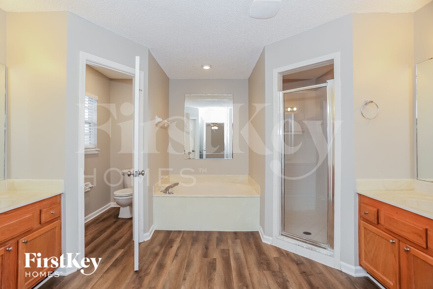 Building Photo - 12759 Bentwater Dr