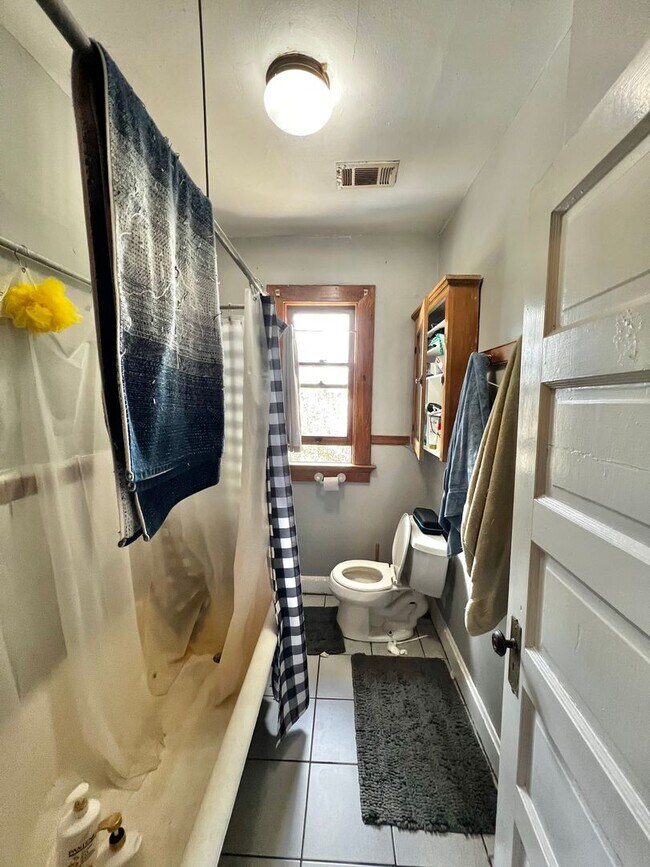 Building Photo - The Remington (BR-LN-KB)