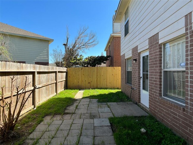Building Photo - 8222 Gold Tee Dr