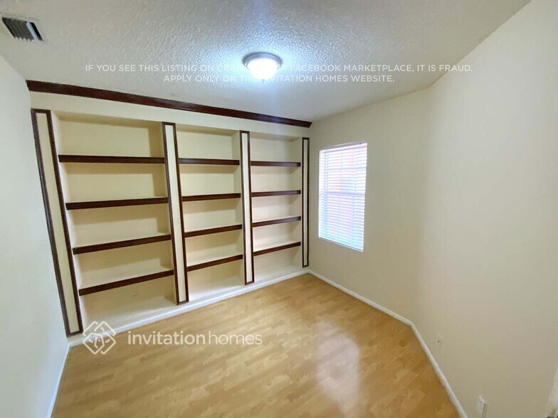 Building Photo - 6 Valencia Dr