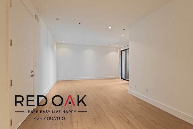 Building Photo - Exquisite, Luxury One Bedroom Featuring a ...