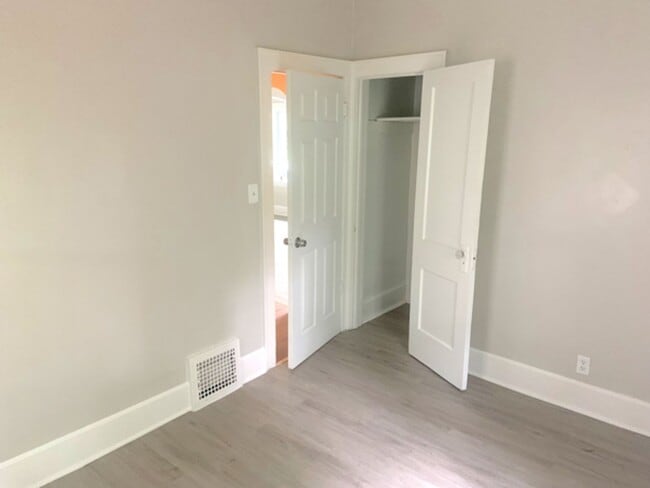 Building Photo - Charming 2-Bedroom Home Available