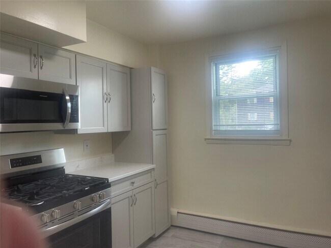 Building Photo - 130 S Park Ave