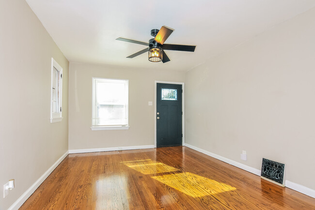 Primary Photo - Fantastic 2bd/1.5ba home! Let yourself in!