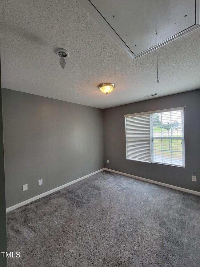 Building Photo - 3402 Sosa Rd