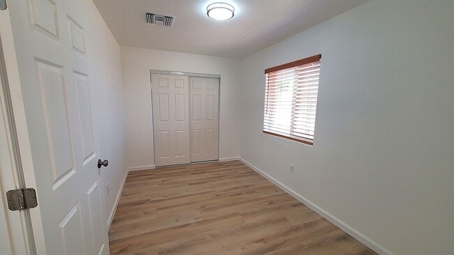 Building Photo - Just remodeled 2 bedrooms and 2 full bathrooms apartment.