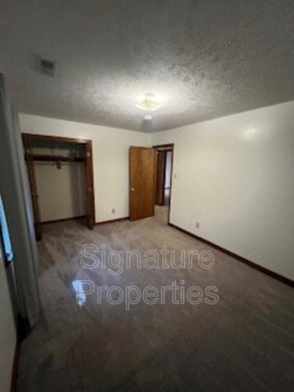 Building Photo - 2910 Kinvan Rd