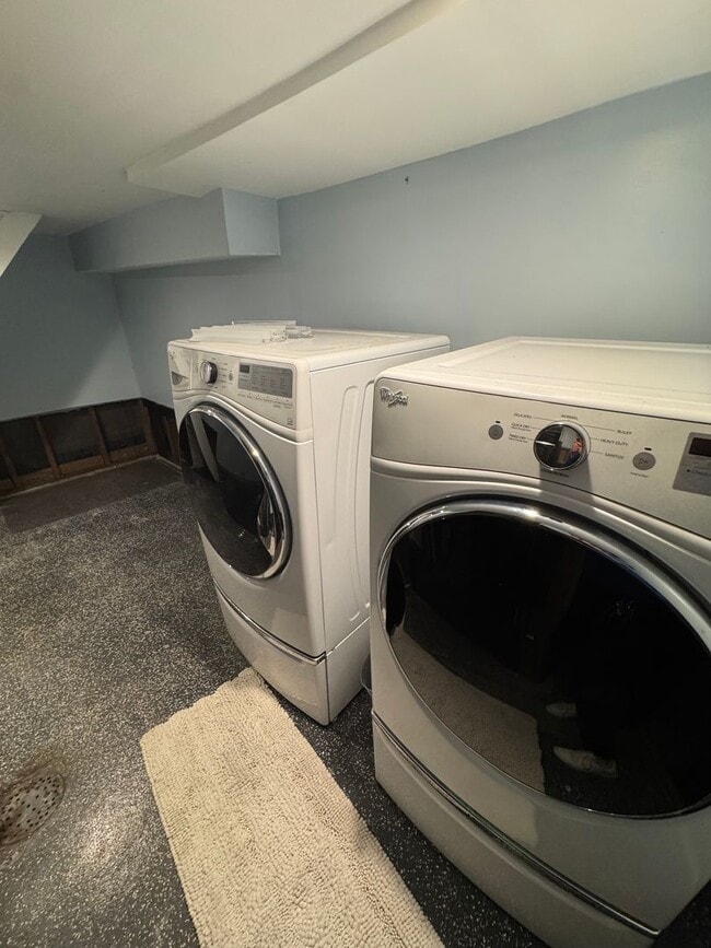 Building Photo - Charming 2 Bedroom 2 Bathroom House in Lawrenceville!