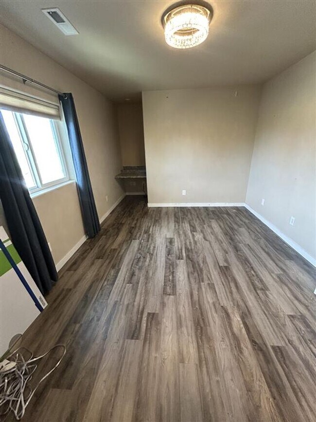 Building Photo - 211 Baker St