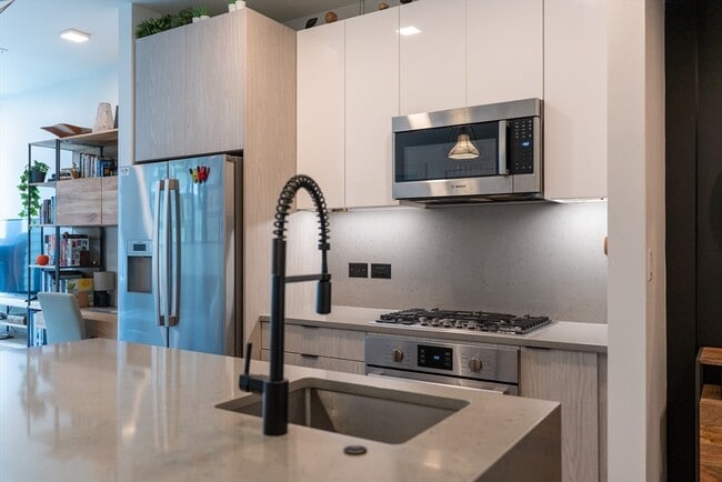 Building Photo - 2 Sinclair Rd