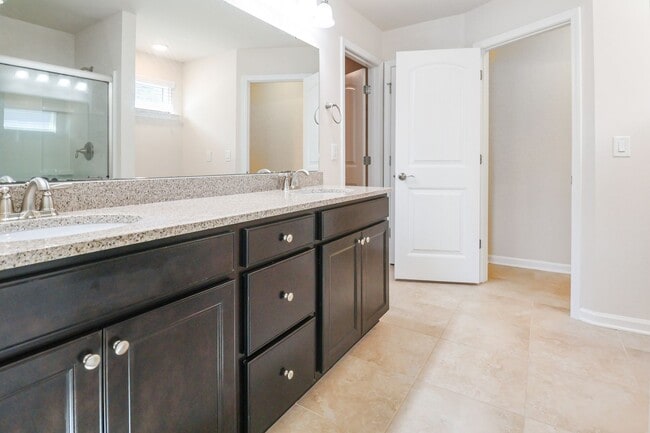 Building Photo - Stunning 4BD, 3BA Cary Home in Prime Locat...