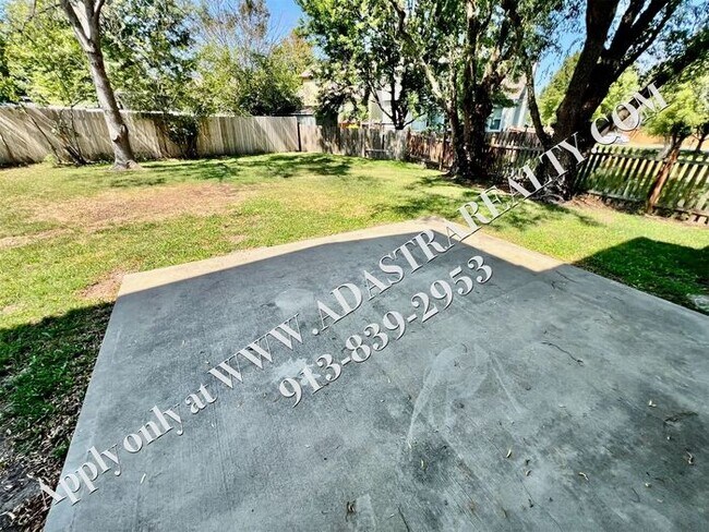 Building Photo - Updated 4 Bed 2.5 Bath in Olathe-Available...