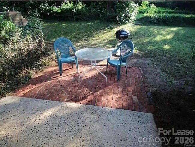 Building Photo - 4520 Holbrook Dr