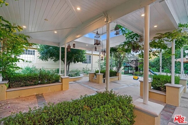 Building Photo - 5086 Avenida Hacienda