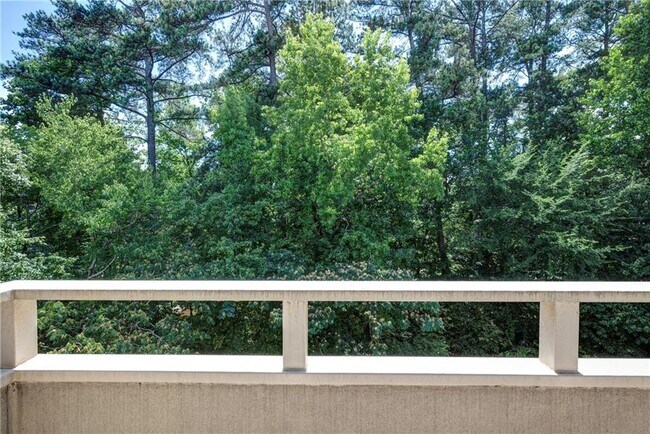 Building Photo - 25309 Plantation Dr NE