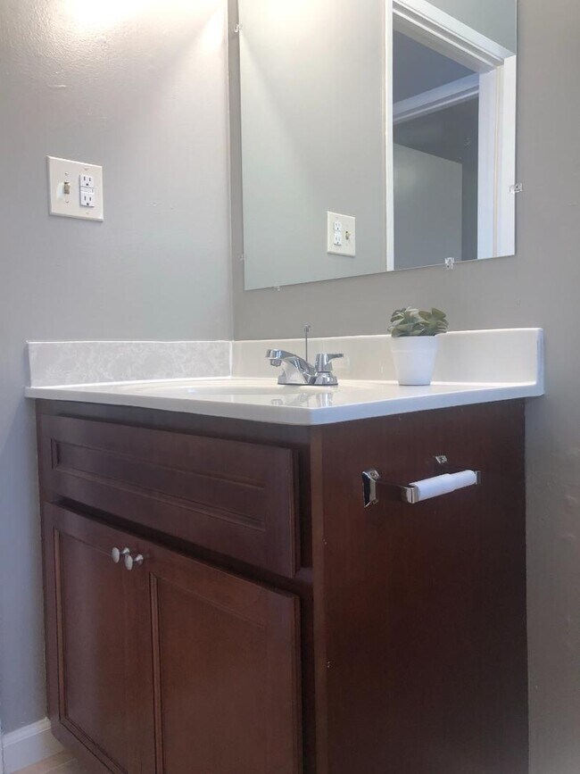 Building Photo - 2286 Deborah Dr