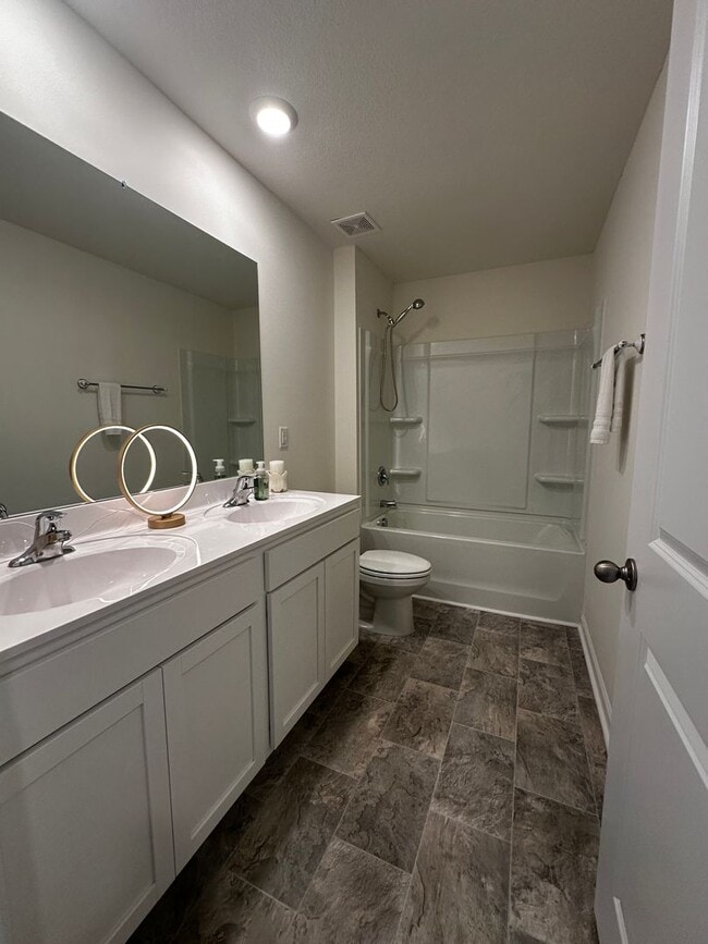 Building Photo - 3 bed/2.5 bath with garage - E Morristown, TN