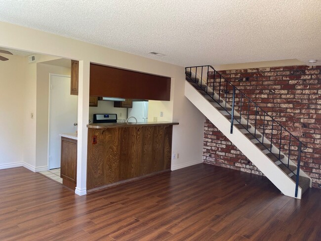 Building Photo - Affordable 2 bedroom townhouse - Simi Valley