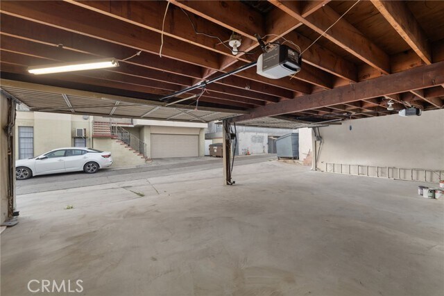 Building Photo - 621 E Cedar Ave