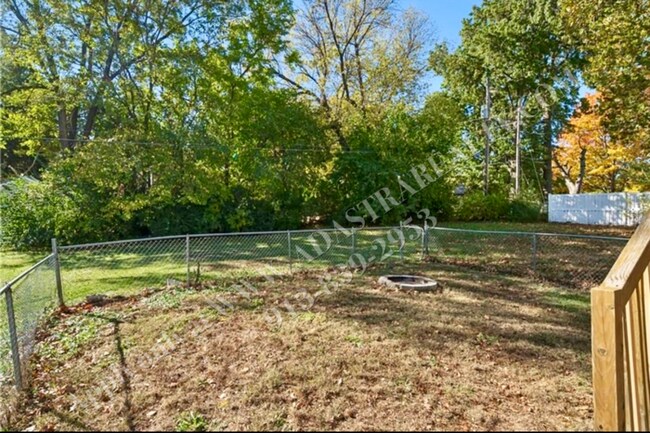 Building Photo - Adorable 3 Bed 2 Bath Duplex in Olathe-coming SOON!!