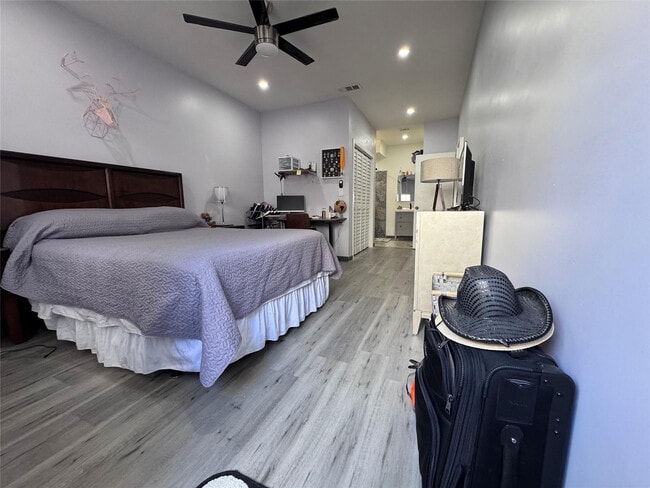 Building Photo - 1417 Avon Ln